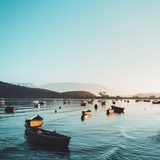 Barco em rio de Minas Gerais durante um roteiro de pesca